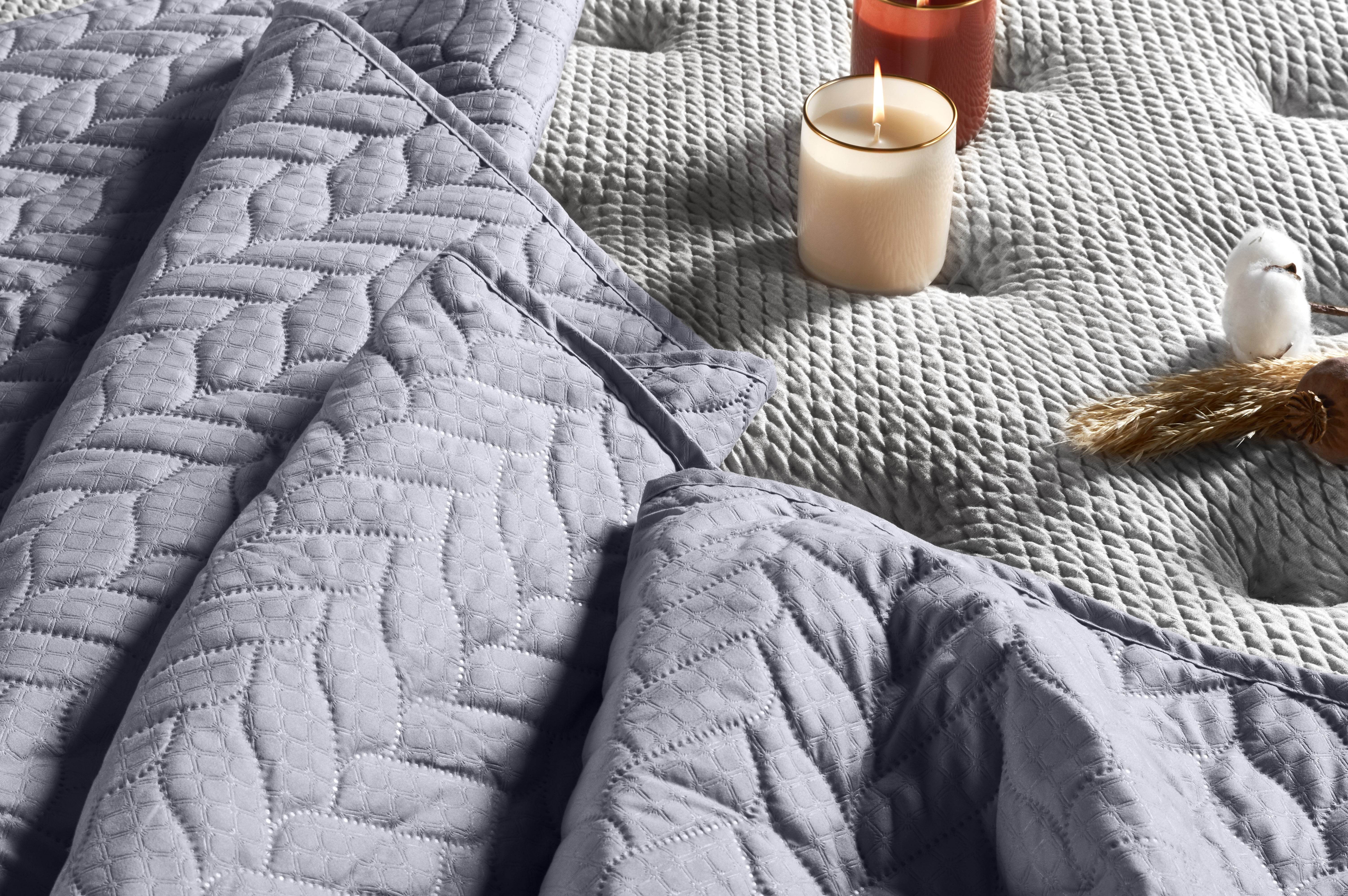 Gowoll Tagesdecke Ultrasonic 150g Mikrofaser | Gesteppte Bettüberwurf | Kuschelig & Vielseitig