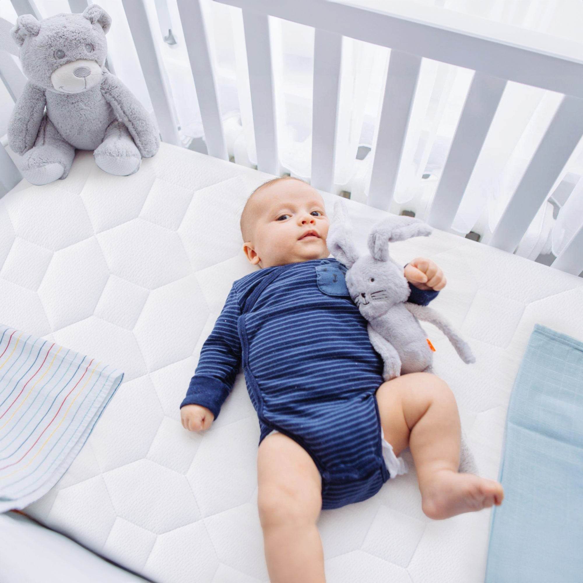 Wave Babymatratze 60x120 cm – Atmungsaktive Kaltschaummatratze mit Luftkanälen, Beidseitig Nutzbar, Allergikerfreundlich & Waschbarer Bezug