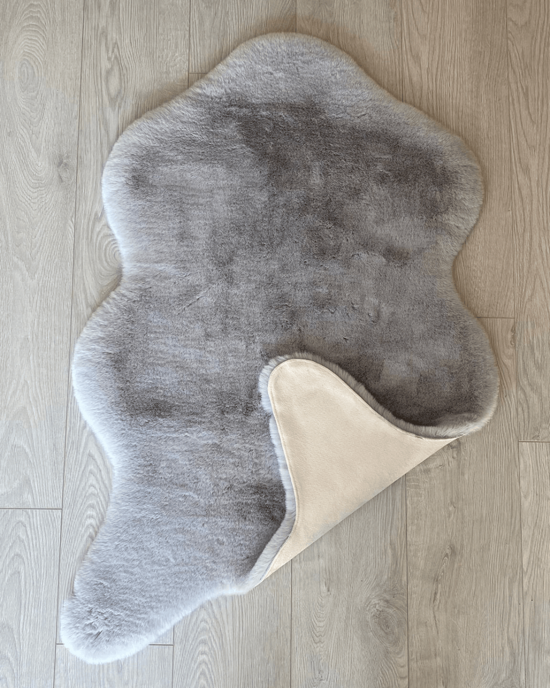 Kaninchenfellteppich Weich & Flauschig – 5 Farben, 2 Größen | Waschbar & Rutschfest