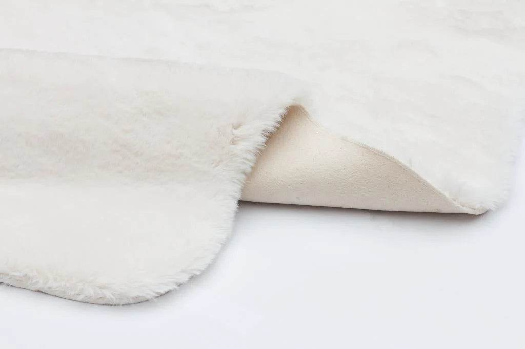 Kaninchenfellteppich Weich & Flauschig – 5 Farben, 2 Größen | Waschbar & Rutschfest