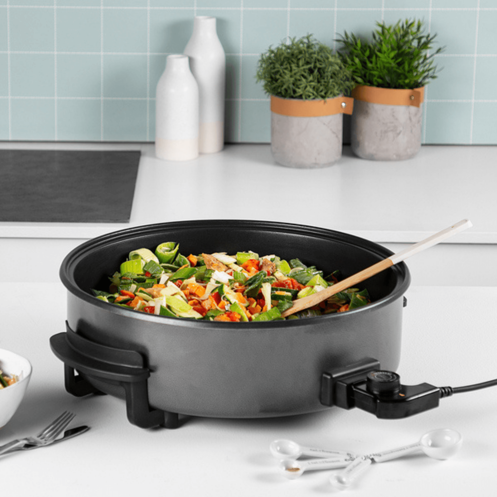 Roland große elektrische Pizza Pfanne 42 cm – Partypfanne mit Thermostat, Antihaft & Glasdeckel