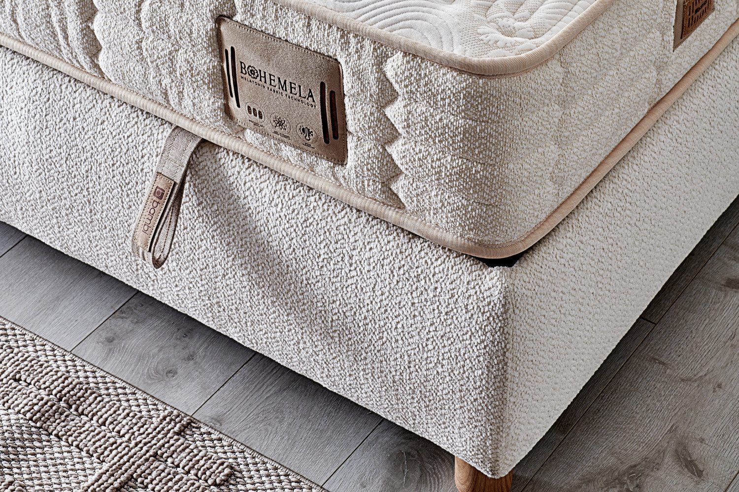 Gepolstertes Kopfteil des Bambi Bohemela Betts in heller Struktur