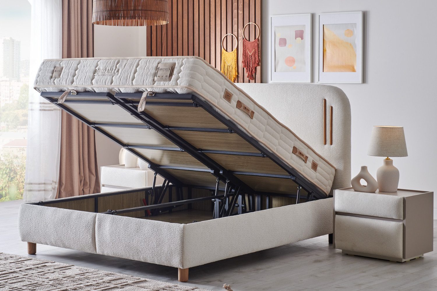 Bambi Bohemela Boxspringbett mit geöffnetem Stauraum