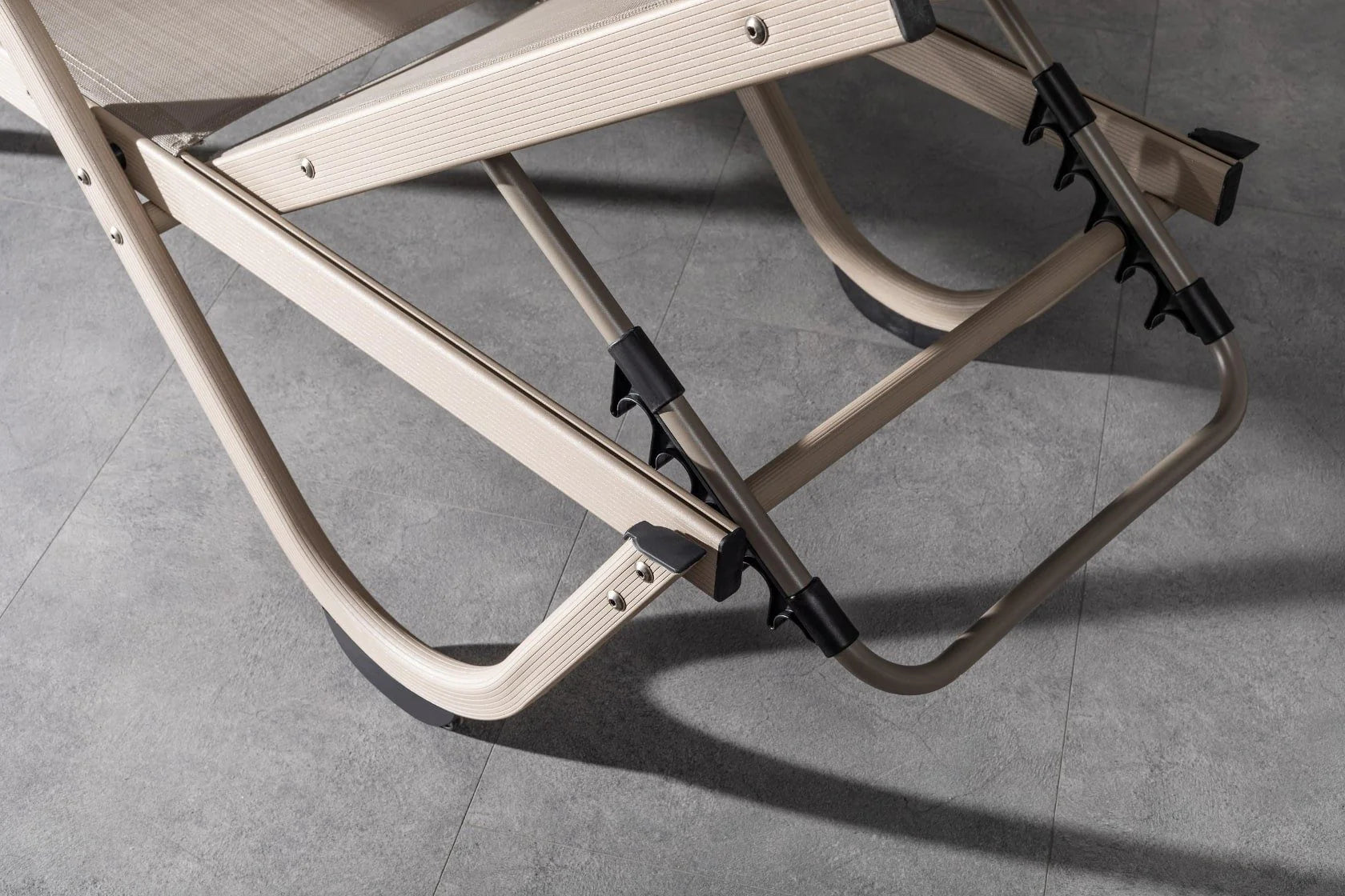 Gowoll Gala mit Armlehne Gartenliege mit Rollen Klappbar Wetterfest