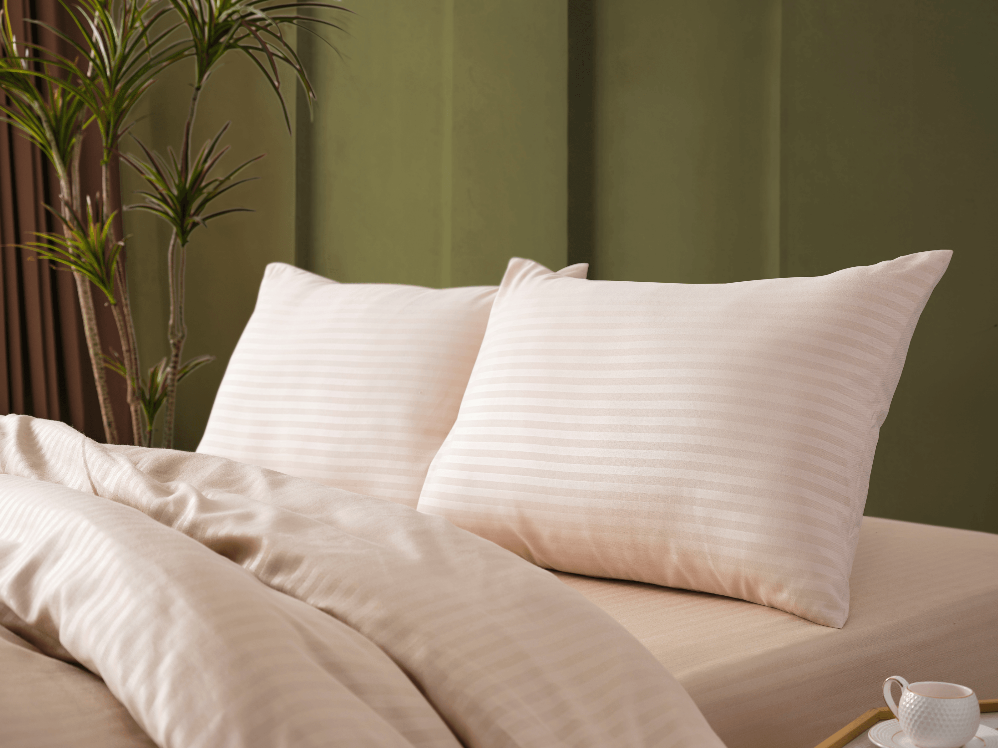 Luxus Bettwäsche Set Creme 200x220 | 4-teiliges Mikrofaser Satin Set von Gowoll