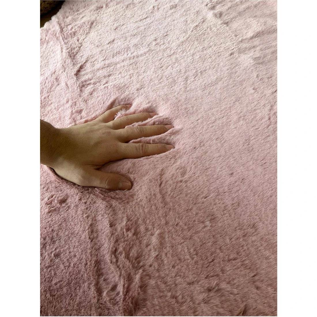 Kaninchenfellteppich Weich & Flauschig – 5 Farben, 2 Größen | Waschbar & Rutschfest