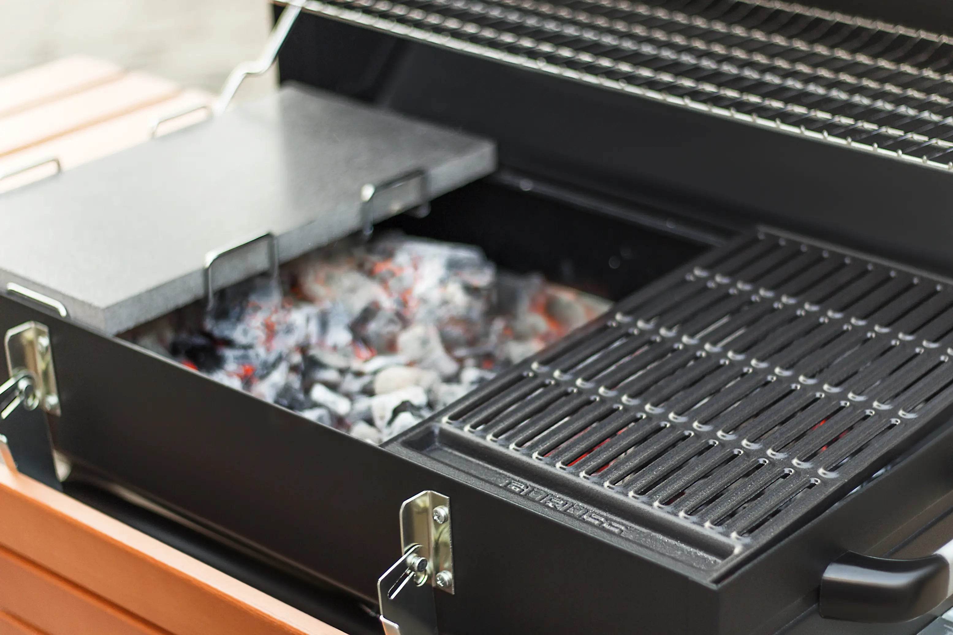 XXL Holzkohlegrill mit Deckel & Temperaturanzeige | Guruss CG075 Grillwagen