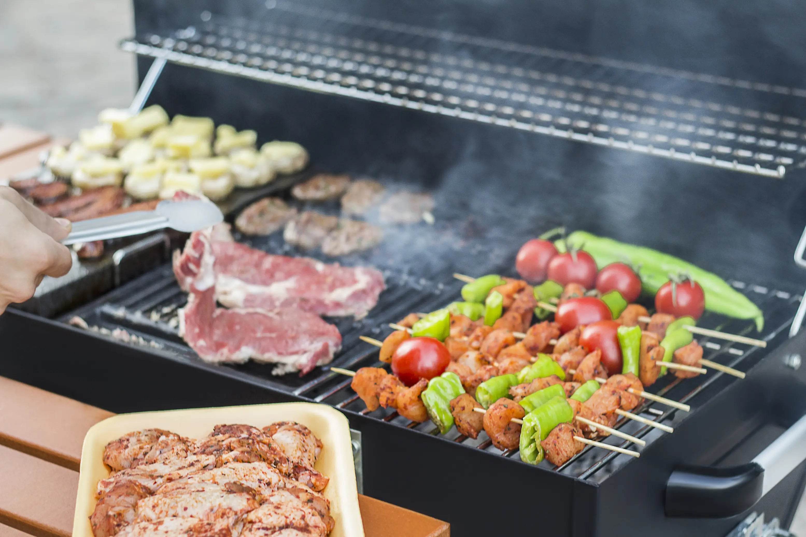 XXL Holzkohlegrill mit Deckel & Temperaturanzeige | Guruss CG075 Grillwagen