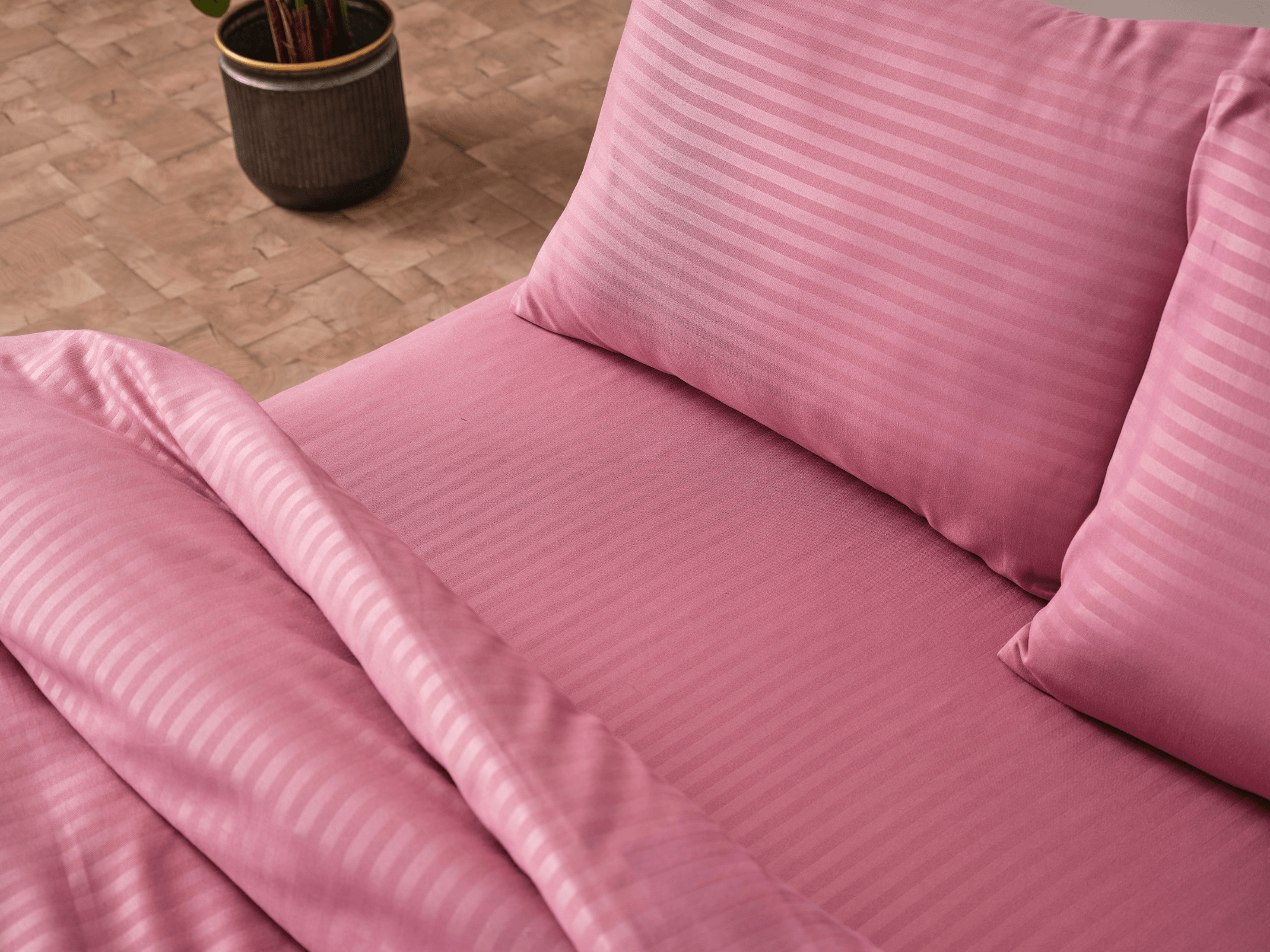 Gowoll Bettwäsche Set Rosé 200x220 | Mikrofaser 4-teiliges Satin-Bettset mit Spannbettlaken