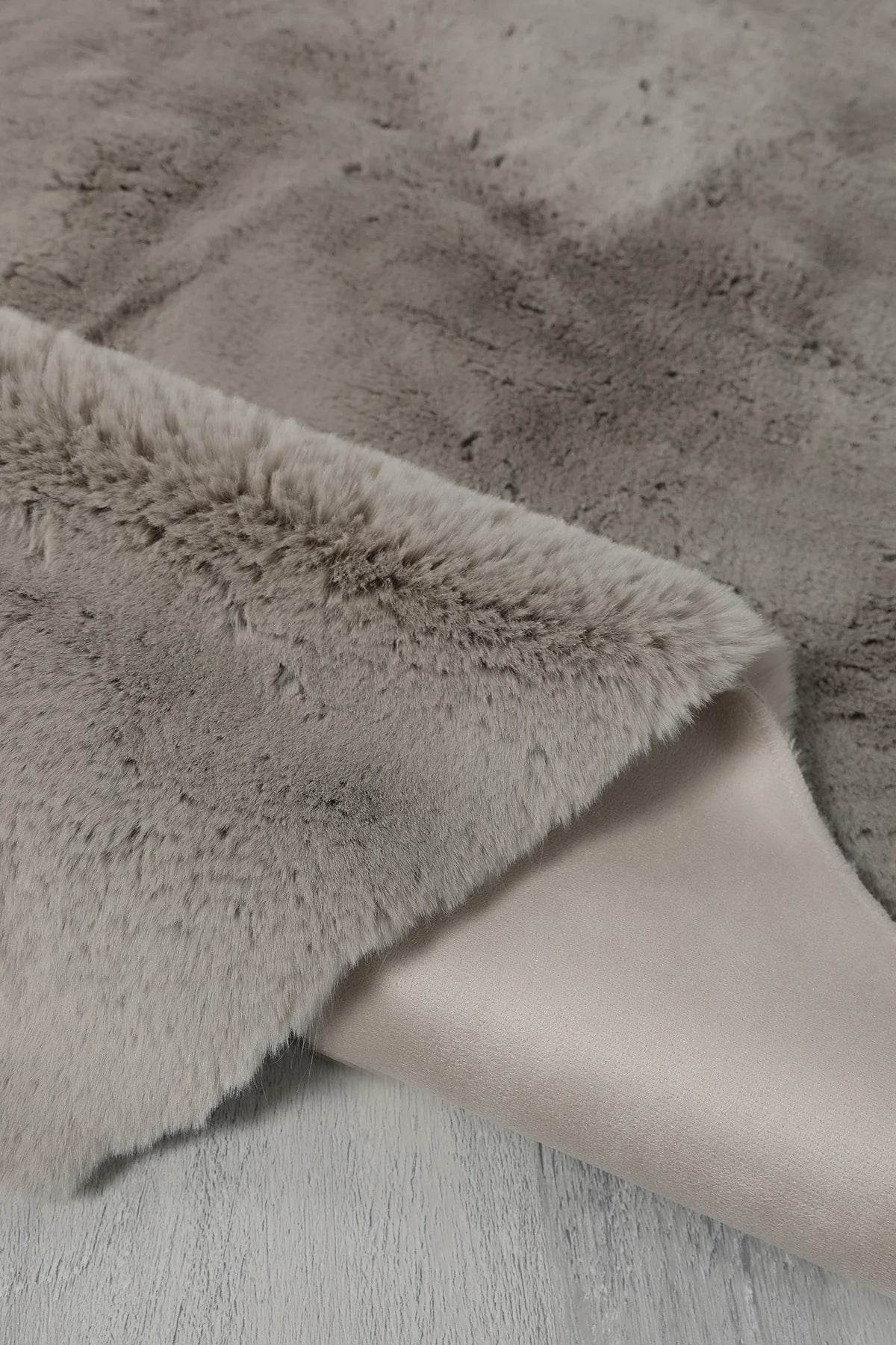 Kaninchenfellteppich Weich & Flauschig – 5 Farben, 2 Größen | Waschbar & Rutschfest