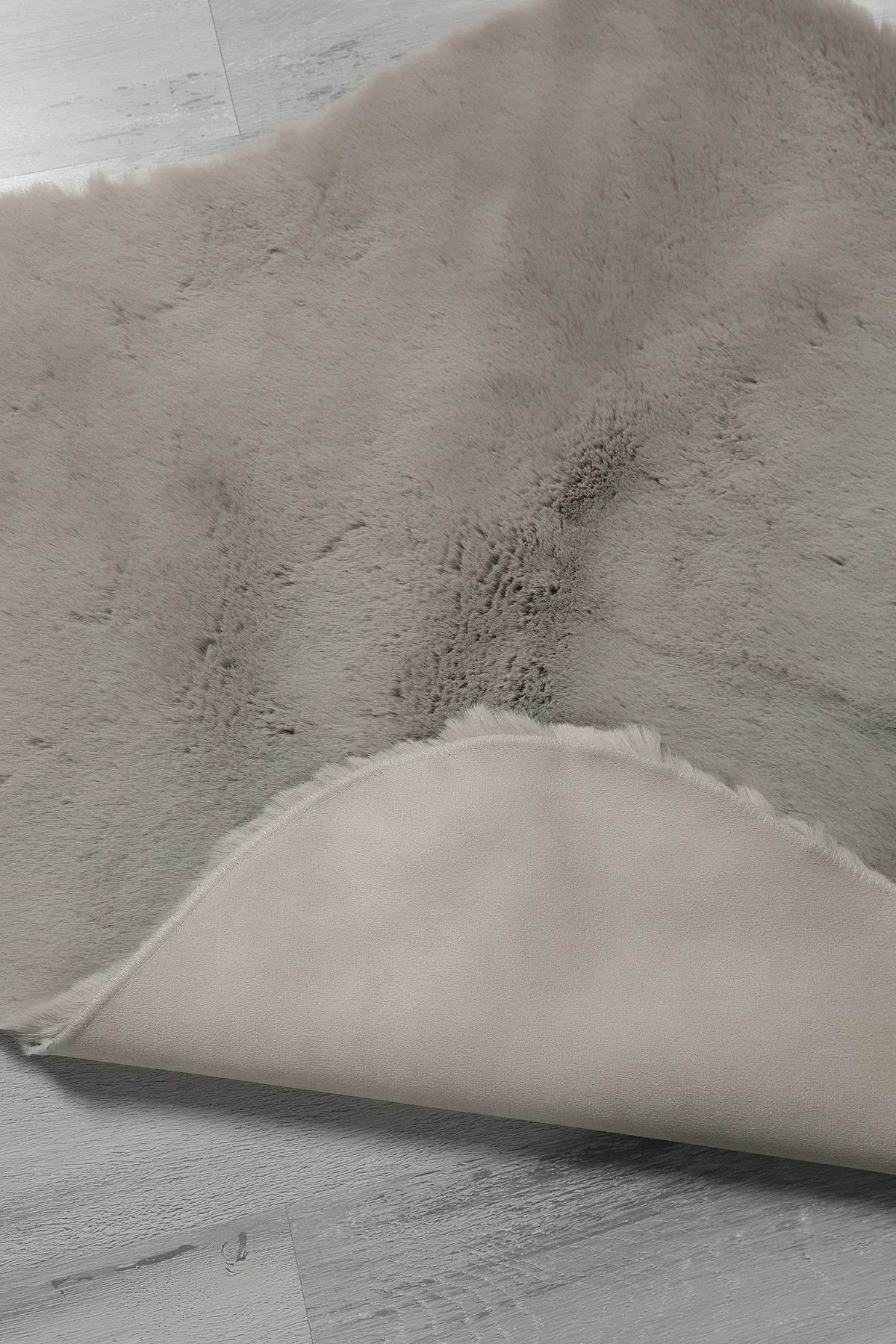 Kaninchenfellteppich Weich & Flauschig – 5 Farben, 2 Größen | Waschbar & Rutschfest