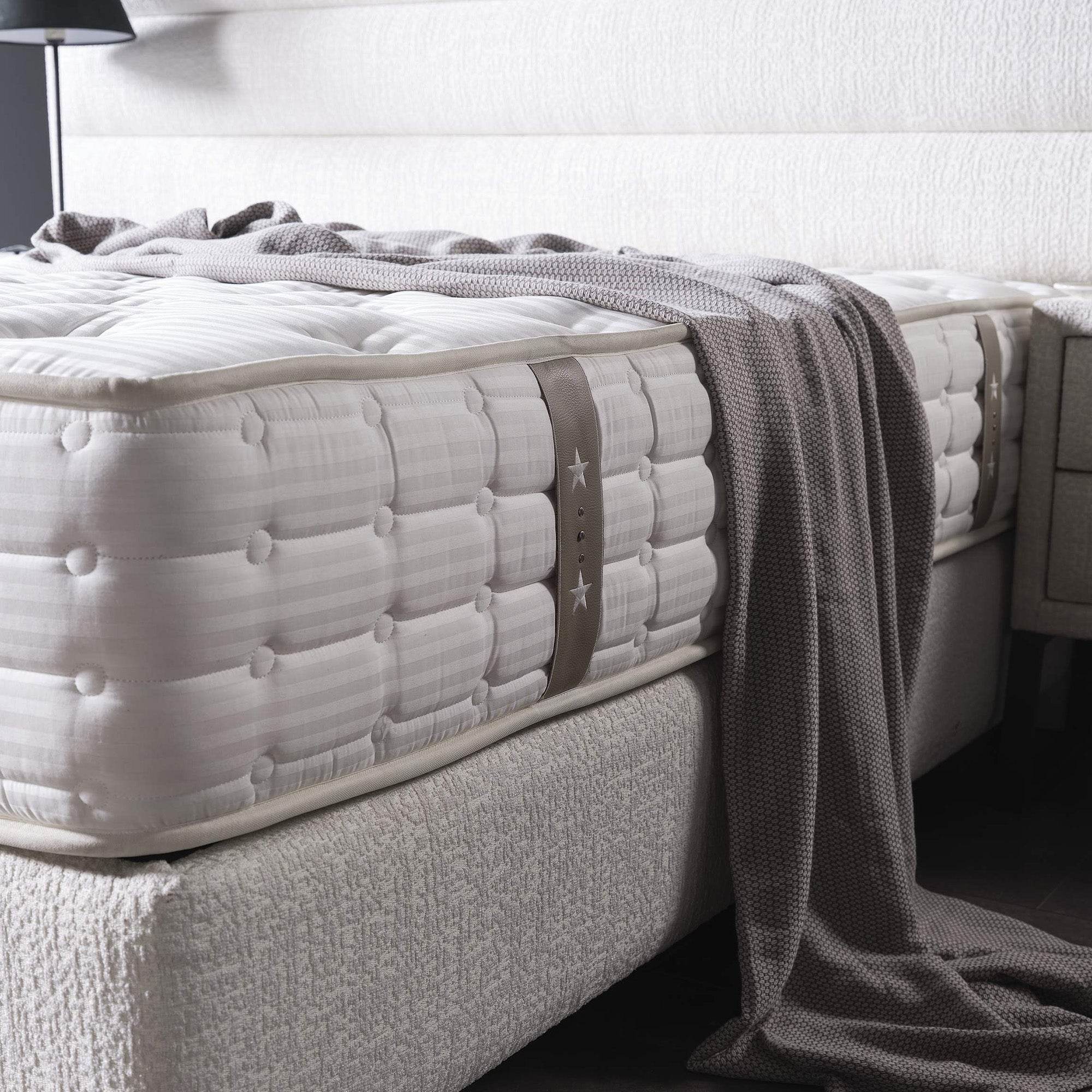 Efes Boxspringbett 160x200 mit Stauraum & Matratze – Hoch & Luxuriös wie ein Königsthron